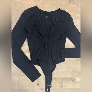 Good American Black V-Neck Long Sleeve sculpting Bodysuit